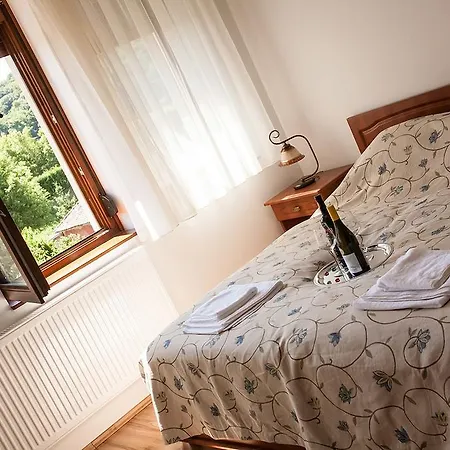 Wekler Csaladi Pinceszet Es Panzio 3*
