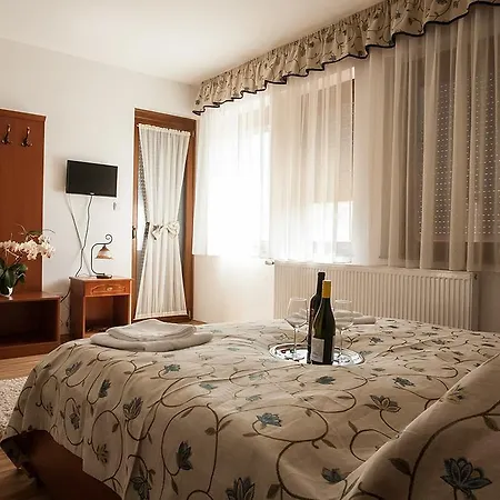 Wekler Csaladi Pinceszet Es Panzio 3* Mecseknádasd