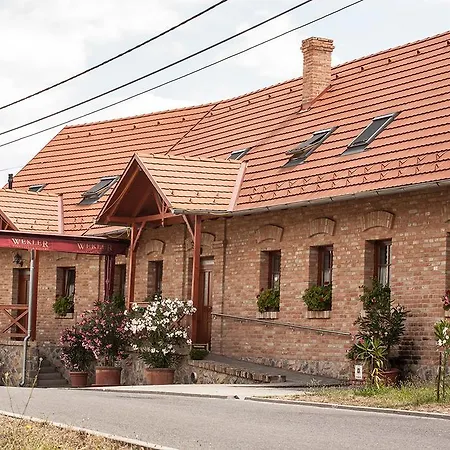 Wekler Csaladi Pinceszet Es Panzio 3* Mecseknadasd