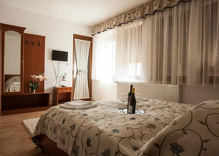 Wekler Csaladi Pinceszet Es Panzio 3* Mecseknádasd